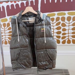 Billabong puffer sleeveless jacket/ vest.